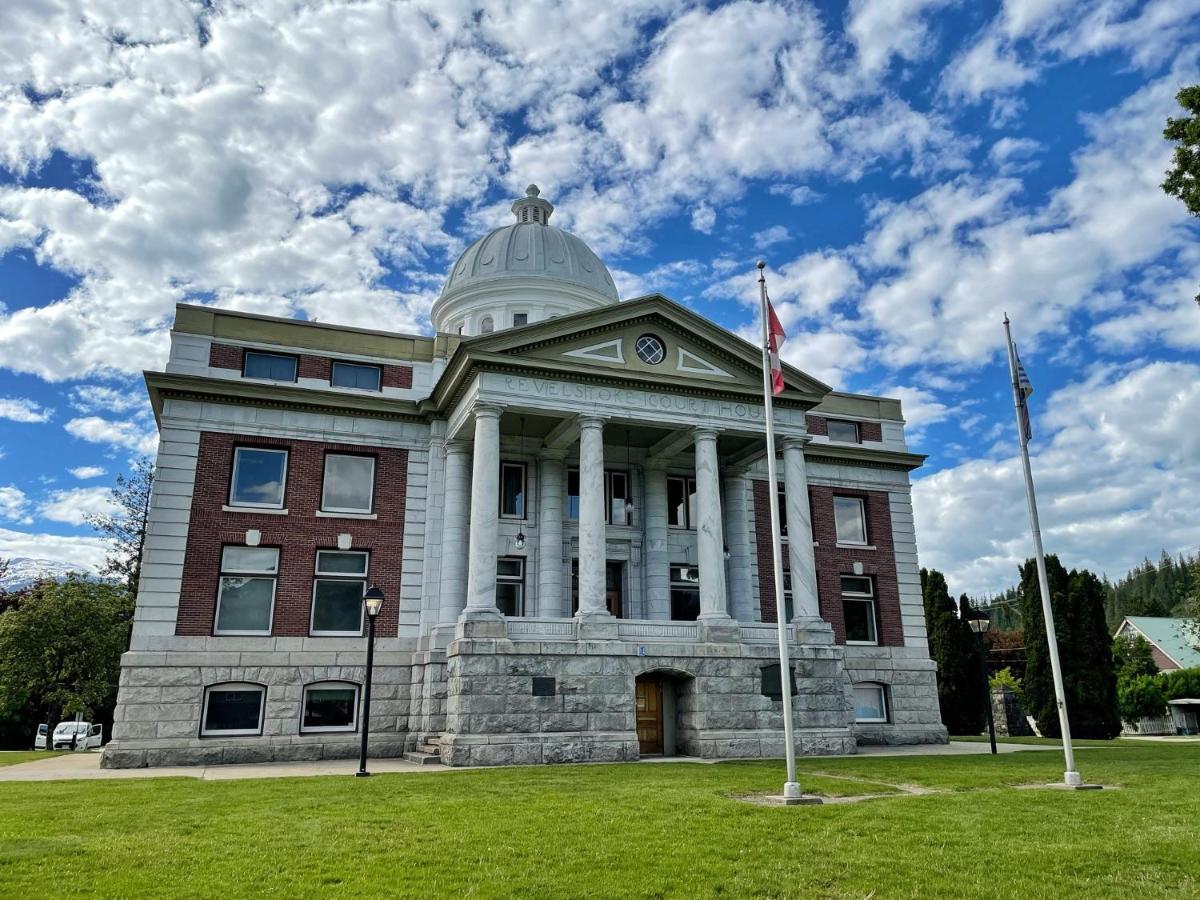 Courthouse Inn Revelstoke Exterior foto